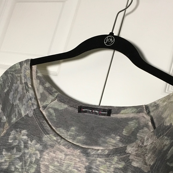 NWOT Happening In The Present Floral Love Tee HIP - Picture 3 of 4